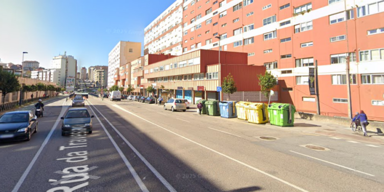 Pillan a una joven de Vigo con «medio cuerpo» en el interior de un coche que pretendía robar