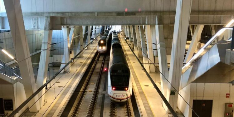 A exposición pública la expropiación de 300 parcelas y más de 55.000 metros cuadrados para la línea de tren a Portugal