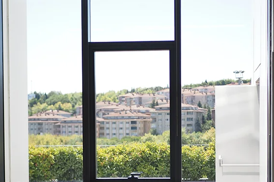 Ventanas y puertas de aluminio y PVC: clave para la eficiencia y el confort en el hogar