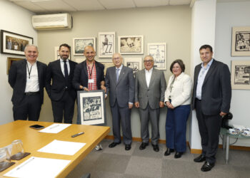El alcalde de O Porriño visita las instalaciones de Zelnova Zeltia, empresa de referencia en productos del hogar
