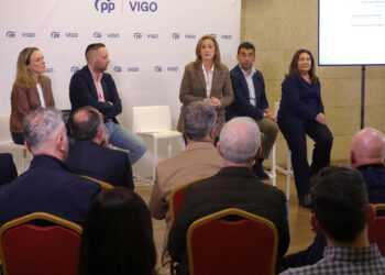 A escena la nueva junta del PP de Vigo, que actuará como «correa de transmisión» entre partido y ciudad