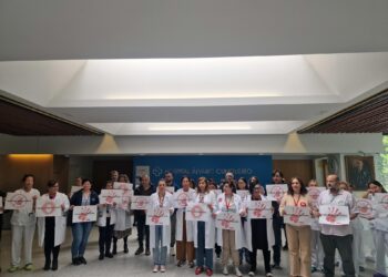 Concentración en el hospital Álvaro Cunqueiro contra el aumento  de agresiones a sanitarios