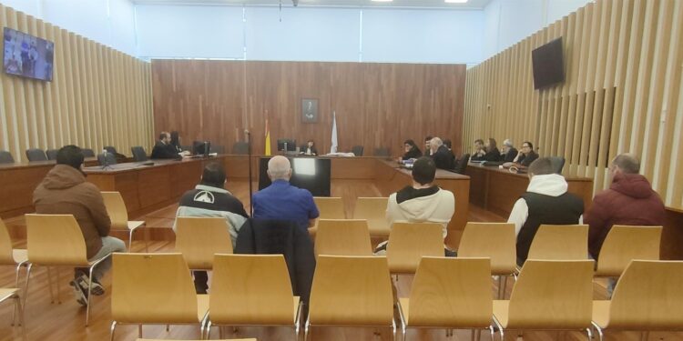 Suspendido el juicio en Vigo contra 8 percebeiros furtivos ante la ausencia de dos de los acusados