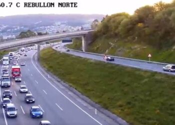 Más de 2 kilómetros de atasco en la circunvalación tras registrarse un accidente en Vigo