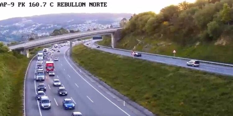 Más de 2 kilómetros de atasco en la circunvalación tras registrarse un accidente en Vigo