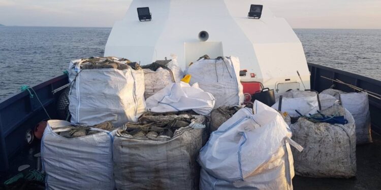 Decomisados casi 380 kilos de pulpo y más de 2.000 nasas entre cabo Silleiro y A Guarda