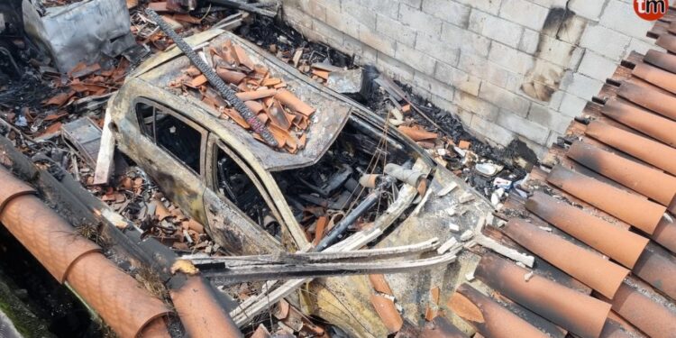 Arde por completo un garaje en Gondomar