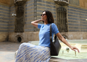 Del ecommerce al diseño propio: una emprendedora de Vigo lanza su primer bolso al mercado