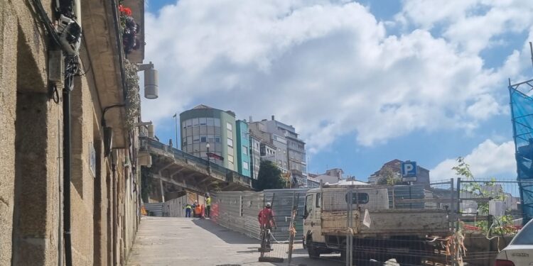 Las obras de Barrio do Cura se comen (todavía más) la calle Poboadores