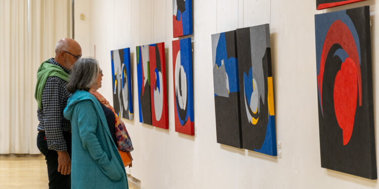 O artista cordobés Jacinto Lara presenta a súa obra «Borders»