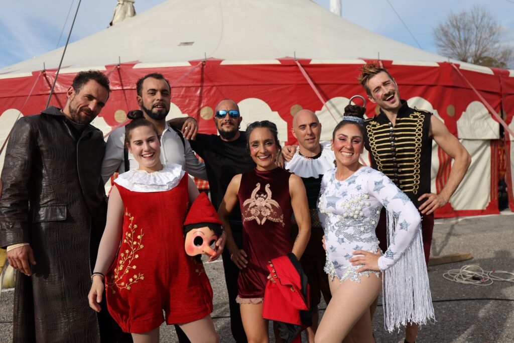 El Circo de Pinocho conquista el corazón de Vigo: desde la comedia a las acrobacias vertiginosas
