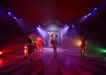 El Circo de Pinocho conquista el corazón de Vigo: desde la comedia a las acrobacias vertiginosas