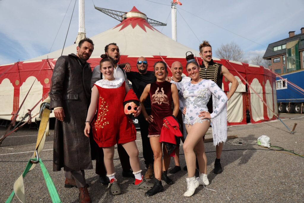 El Circo de Pinocho conquista el corazón de Vigo: desde la comedia a las acrobacias vertiginosas