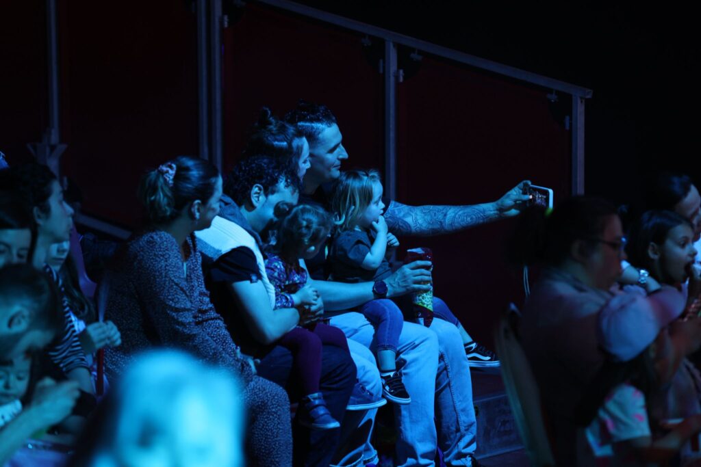 El Circo de Pinocho conquista el corazón de Vigo: desde la comedia a las acrobacias vertiginosas