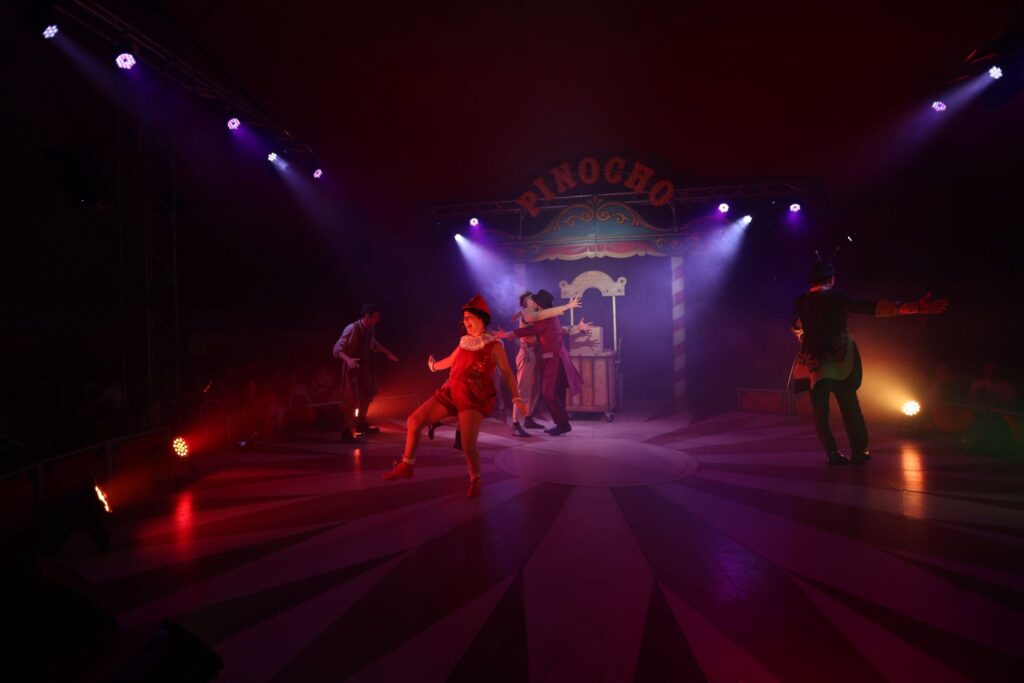 El Circo de Pinocho conquista el corazón de Vigo: desde la comedia a las acrobacias vertiginosas