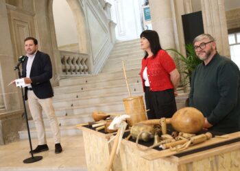 La Diputación estrena los talleres escolares sobre la música de raíz gallega