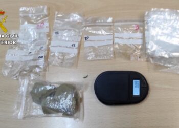 Interceptado en Cangas un joven con 44 gramos de hachís y material para la venta al menudeo