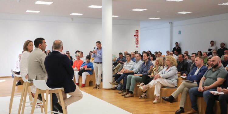 La Diputación aumenta hasta los 5 millones de euros los planes para el movimiento vecinal y asociativo