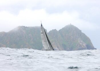 La épica Volta as Cíes reúne a la élite náutica gallega en la Ría de Vigo