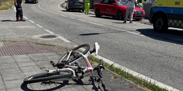 Herido muy grave un menor de edad al sufrir un accidente cuando circulaba en bicicleta