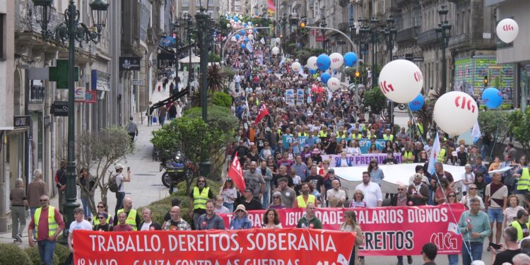 Miles de personas abarrotan Vigo en protestas centrales de sindicatos: «No vivimos solo para trabajar»