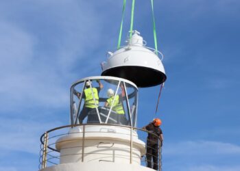 Un helicóptero transportará la nueva linterna del faro de Cíes