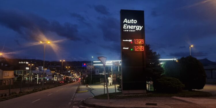 Vigo gana una nueva gasolinera ‘low cost’ y borra el rastro de la marca Shell en la Avenida de Madrid