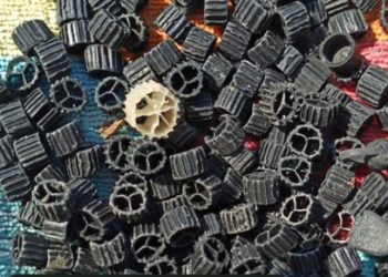 Alertan de la aparición de cilindros de plástico en playas de Nigrán y de Baiona