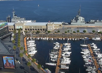 Los buques de la Armada atracan de nuevo en Vigo: jura de bandera civil y jornada de puertas abiertas