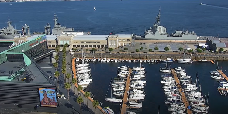 Los buques de la Armada atracan de nuevo en Vigo: jura de bandera civil y jornada de puertas abiertas