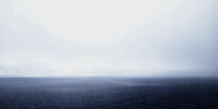 Memoria, mar y silencio: Moaña muestra la poética del paisaje de Carlos Cambre