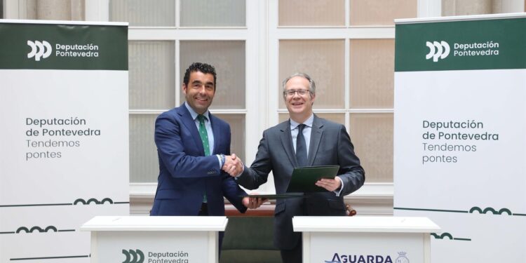 Diputación y Concello de A Guarda firman el convenio para rehabilitar la piscina municipal