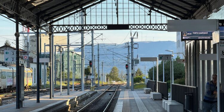 Usuarios del tren entre Vigo y Oporto, víctimas colaterales de la huelga ferroviaria en Portugal