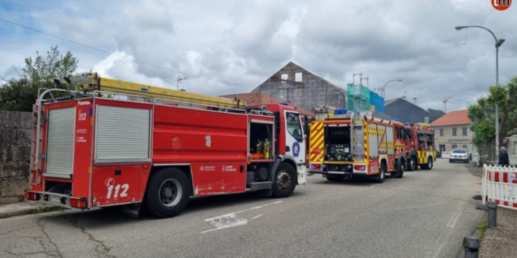Susto en Baiona (con corte de tráfico incluido) al originarse un incendio en un restaurante