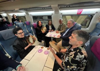 Xunta e Renfe festexan as Letras Galegas nos trens e estacións da comunidade