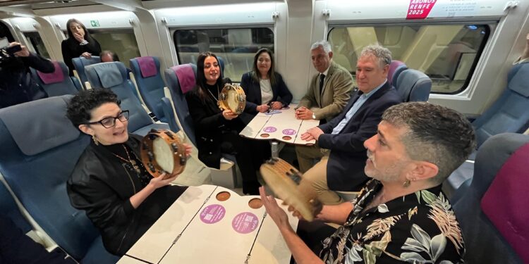 Xunta e Renfe festexan as Letras Galegas nos trens e estacións da comunidade