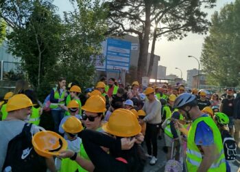 Protesta en un colegio de Vigo por el mal estado del techo: «Hasta que se caiga no lo van a arreglar»