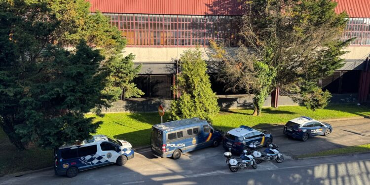 Despliegue policial en la antigua estación de buses de Vigo por tres menores escondidos