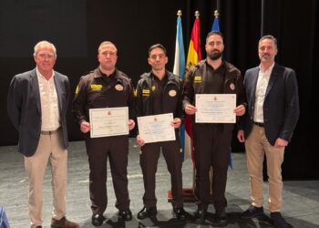 El equipo de seguridad de Vialia Vigo recibe un premio en A Coruña por salvar la vida a una mujer