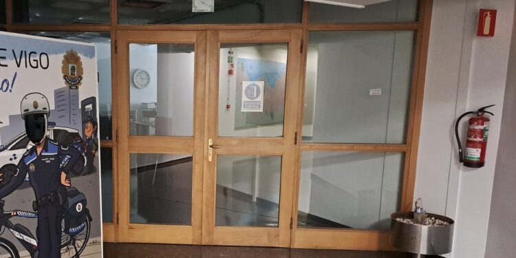El gobierno local zanja ahora el contrato de explotación de la cafetería municipal, cerrada desde hace una década
