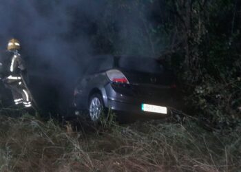 Dos heridos tras una brutal colisión en la parroquia porriñesa de Budiño