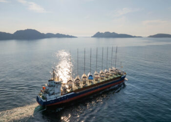 Espectacular llegada a la ría de Vigo de los 52 Super Series