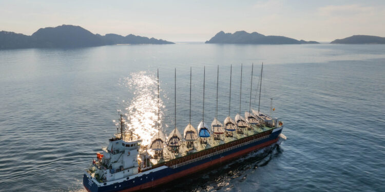 Espectacular llegada a la ría de Vigo de los 52 Super Series