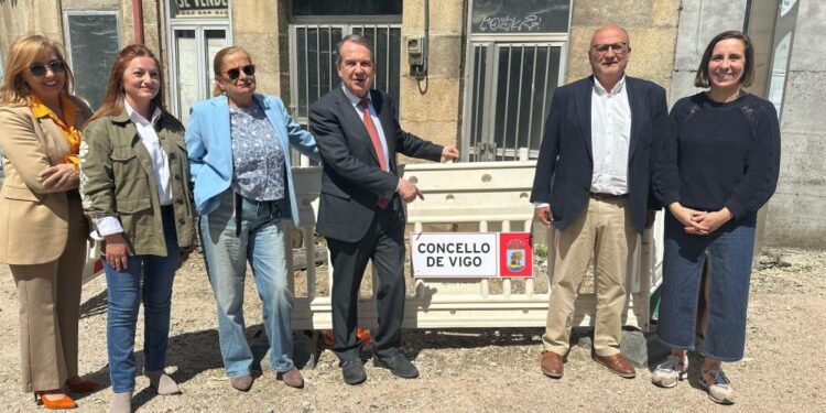 Caballero se defiende atacando: acusa a la Xunta de ningunear la aportación del Gobierno y el Concello en Teis