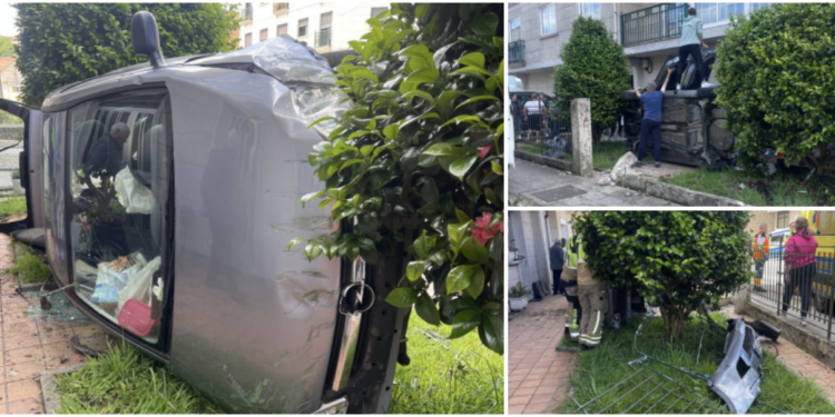 Aparatoso accidente en Moaña: un vehículo acaba volcado dentro de un jardín