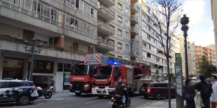 Despliegue de Bomberos y emergencias en Vigo para un rescate humanitario