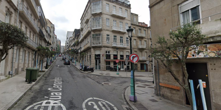 Arrestados dos treintañeros en Vigo tras intentar robar en una tienda con limas tipo sierra
