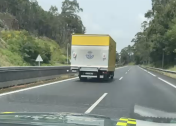 La Guardia Civil intercepta un camión dando bandazos en la autovía por una indisposición de su conductor