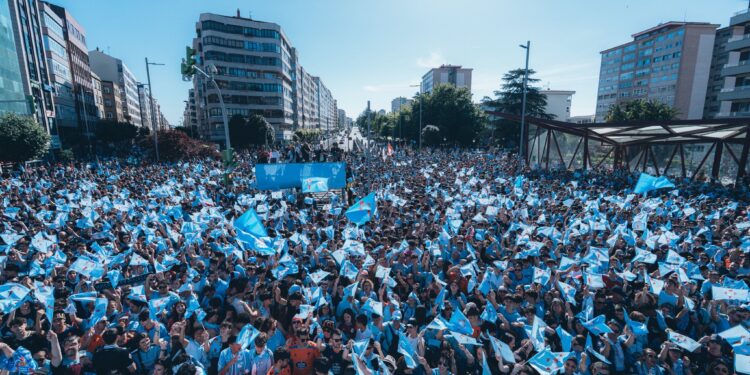 El sueño europeo del Celta se bendice en la praza de América: de Cervi al cumple de Marián y al «fíchalo»