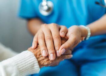Invertir en enfermeras, garantía de salud